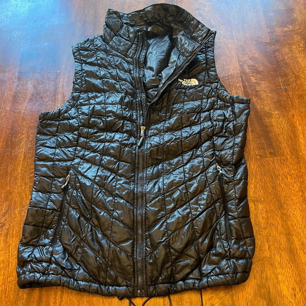 The North Face Women's ThermoBall Vest Black Puffer Small *Burn Hole NF00CTL5